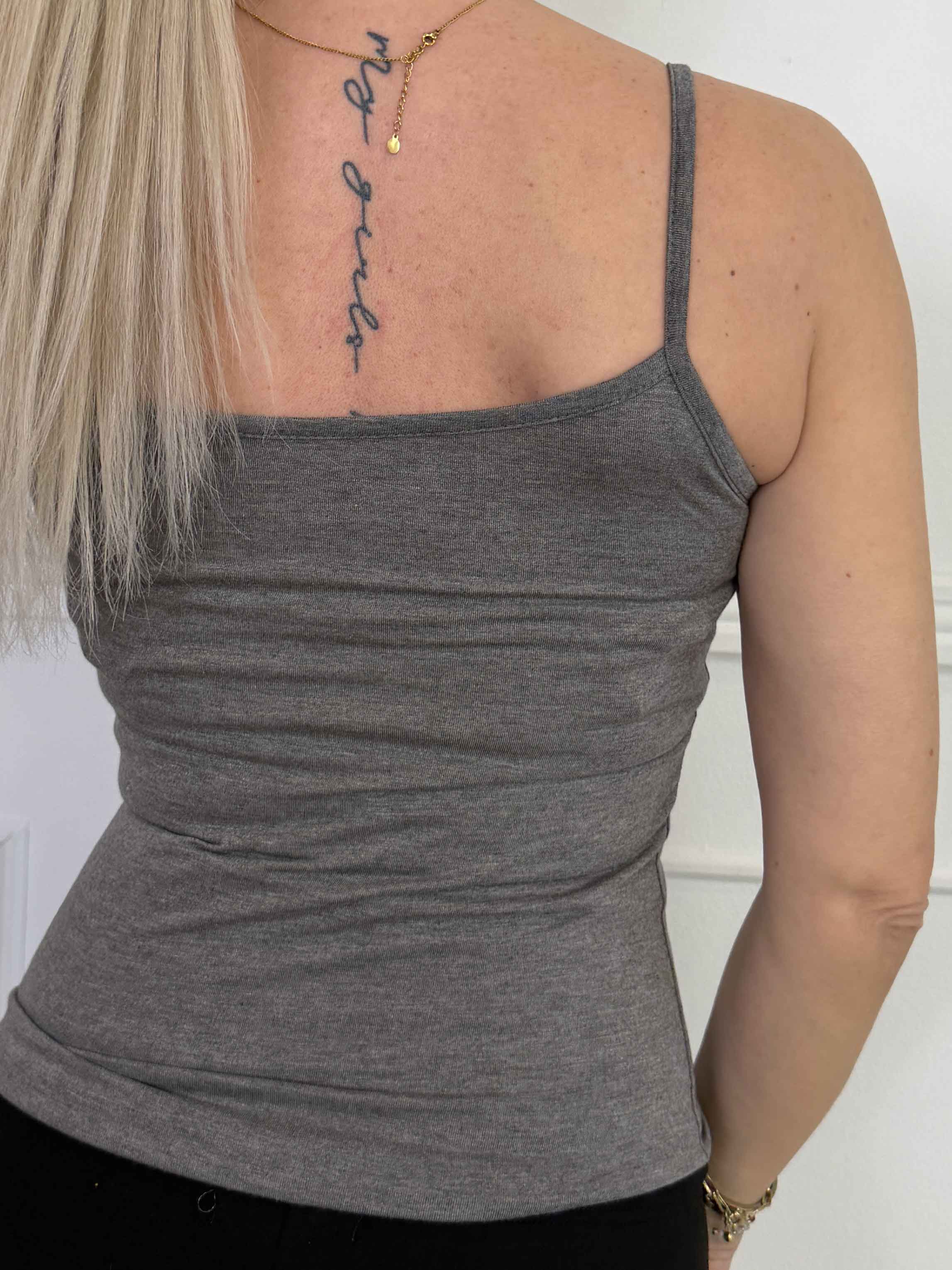 Fiona - Basis stroptop i blød viskose